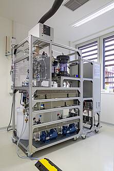 Der im CELBICON-Projekt am Fraunhofer IGB entwickelte Elektrolyseur synthetisiert Ameisensäure aus atmosphärischem CO2.