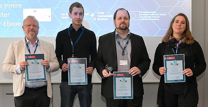 V.l.n.r.: Hansjörg Wieland (3N e. V.), Milan Kelch (Fraunhofer-Institut für Fertigungstechnik und Angewandte Materialforschung (IFAM)), Niels Kühn (Hochschule Bremen), Dr. Nina Graupner (Hochschule Bremen)