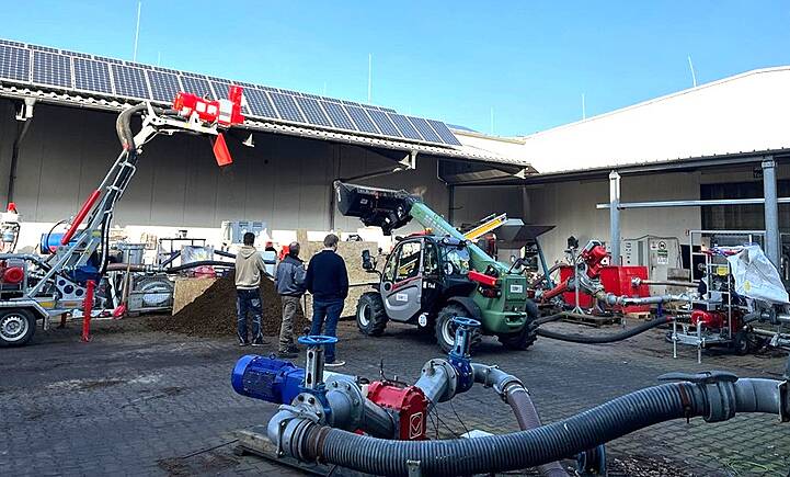 Arbeiten im Projekt BiToP beim Partner Vogelsang – Die Projektpartner Vogelsang GmbH & Co. KG und das 3N Kompetenzzentrum arbeiten gemeinsam an der Produktion von Substratkomponenten mit anschließender Analytik der hergestellten Fraktionen.