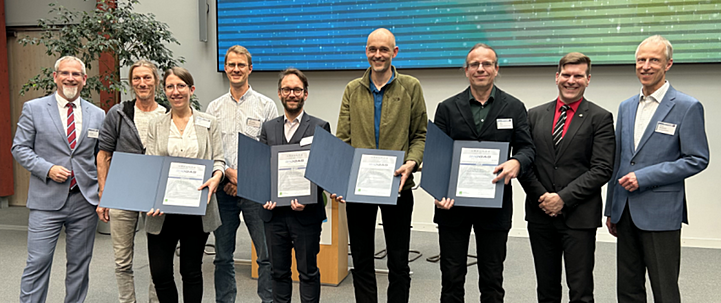 Preisträger*innen und Laudatoren des Biogas-Innovationspreises 2025