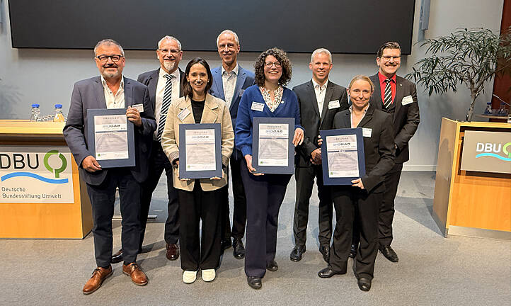 Preisträger*innen und Laudatoren des Biogas-Innovationspreises 2026