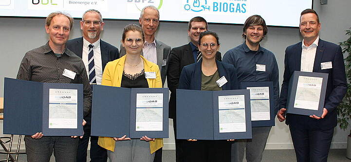 Preisträger*innen und Laudatoren des Biogas-Innovationspreises 2023