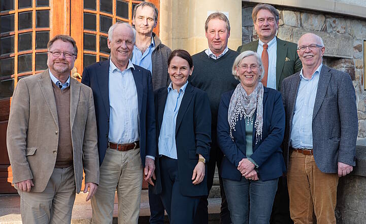 V.l.: Dr. Bernd v. Garmissen (LWK), Hans-J. Harms (trafo:agrar), Dr. Arno Krause (Grünlandzentrum), Dr. Barbara Grabkowsky (trafo:agrar), Dr. Karsten Padeken (Grünlz.), Dr. Carolin Schneider (3N), Hilmar Frhr. v. Münchhausen (NAN), Gerhard Schwetje (LWK).