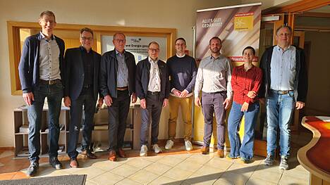 3N Geschäftsführer Dr. Jan Köbbing, Samtgemeinde Bürgermeister Werlte Ludger Kewe, Bürgermeister Stadt Werlte Daniel Thele, Energieberater der Verbraucherzentrale Wilfried Gravel, Klimaschutzmanager Samtgemeinde Werlte Dominik Drewes, Energieeffizienzagentur Landkreis Emsland e. V. Johannes Lorenz, 3N-Klimacenter-Team Frauke Wilkens und Reimund Schlangen (von links) bei der Eröffnung der Stationären Energieberatung der Verbraucherzentrale im Klimacenter Werlte