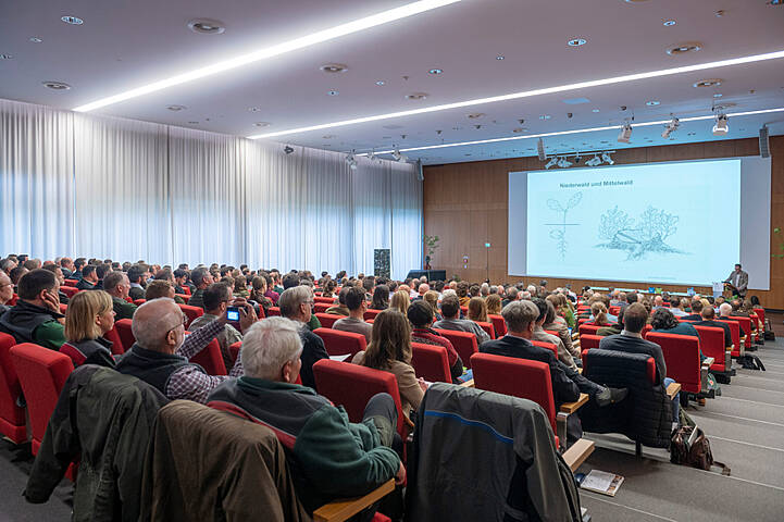 Knapp 300 Teilnehmende kamen für die NHN-Tagung nach Göttingen